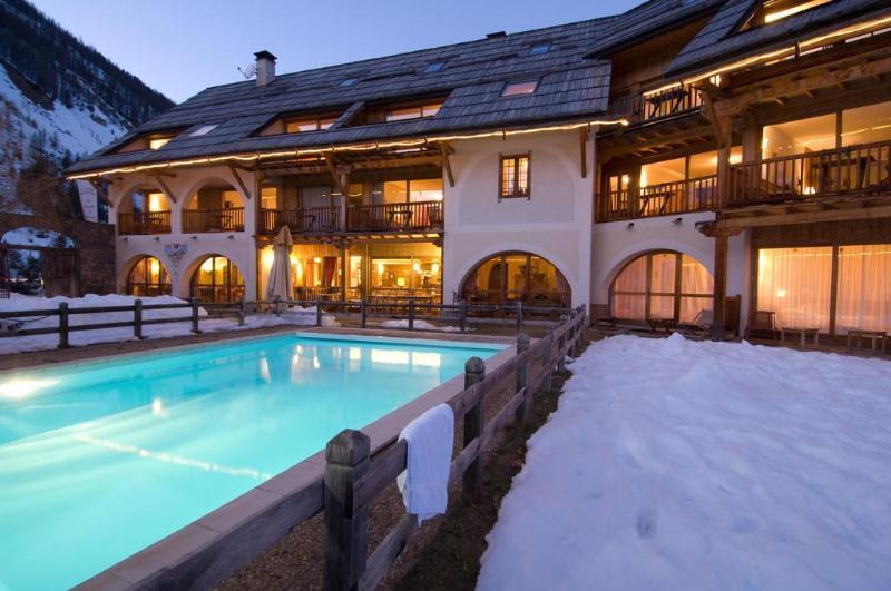 Hotel & Spa La Ferme De L'Izoard Арвьё Экстерьер фото